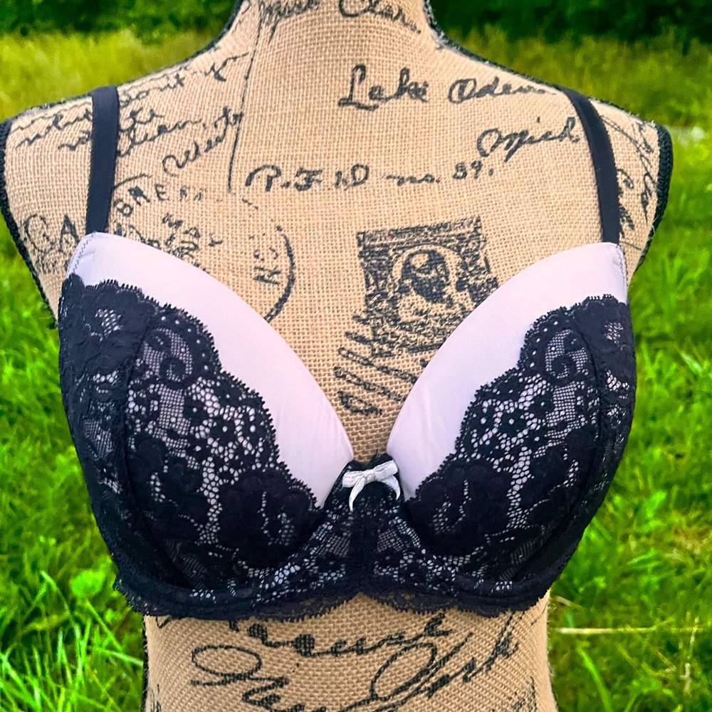 Victorias Secret DREAM ANGELS Lined Demi Bra • black lace & white trim • 34DD •